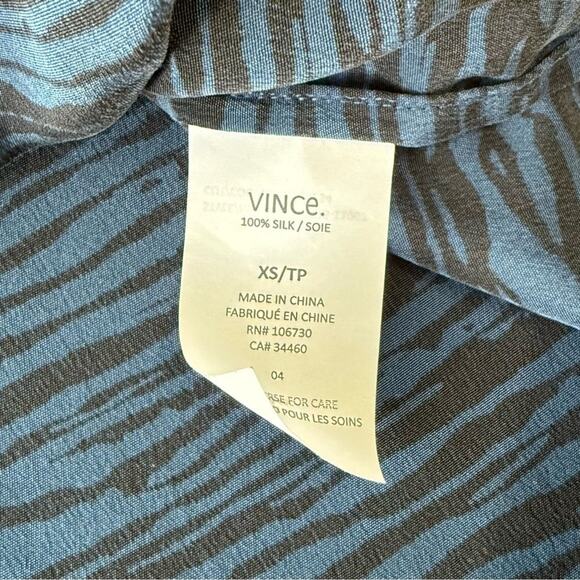Vince Women’s 100% Silk Horizontal Animal Print Blouse Blue Black Size XSmall - Picture 7 of 9